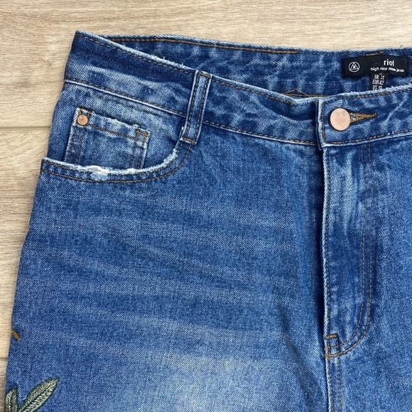 Missguided | Riot | Embroidered High Rise Distressed Mom Jeans - Picture 7 of 16